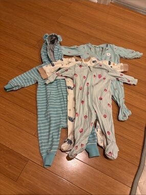 Bundle of 6-9month footie onesies